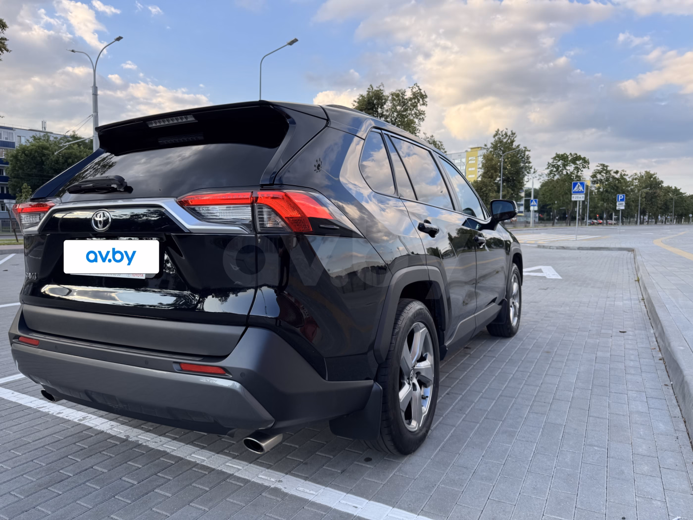 Toyota RAV4 фото 4
