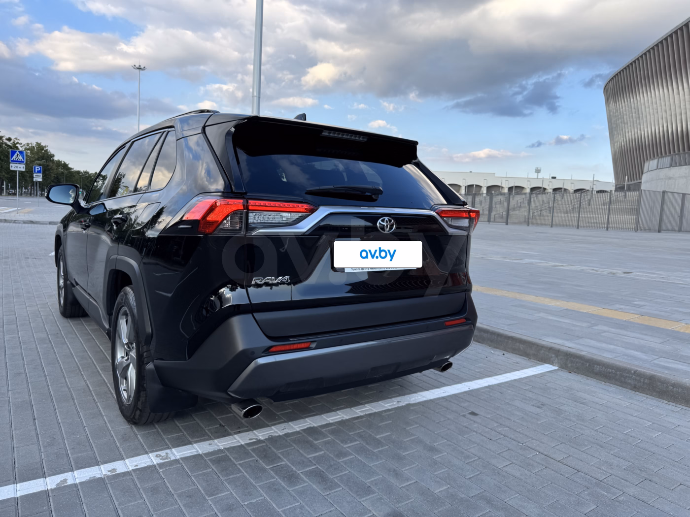 Toyota RAV4 фото 5