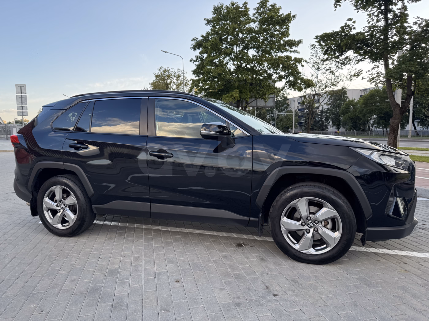 Toyota RAV4 фото 7