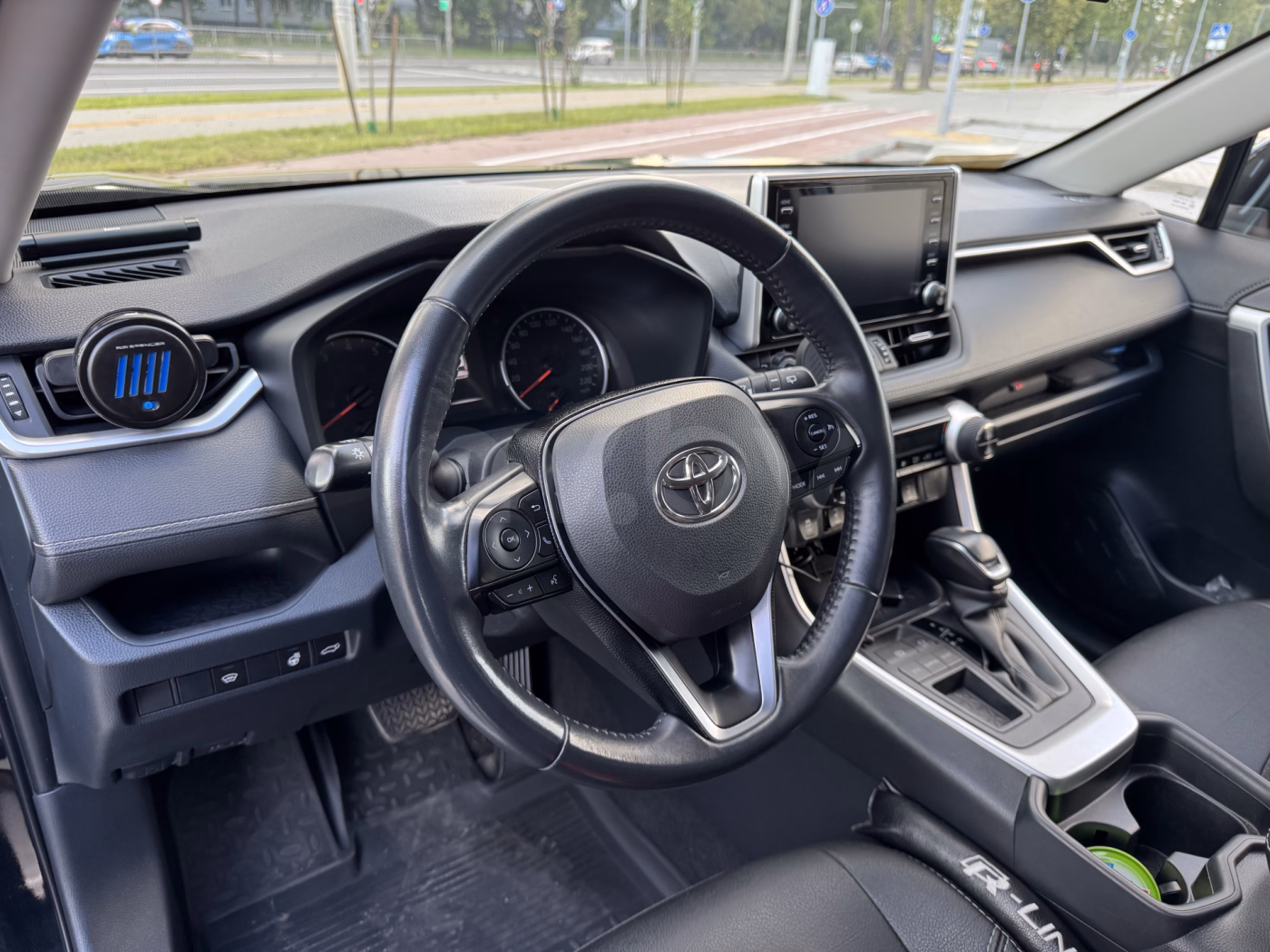 Toyota RAV4 фото 10