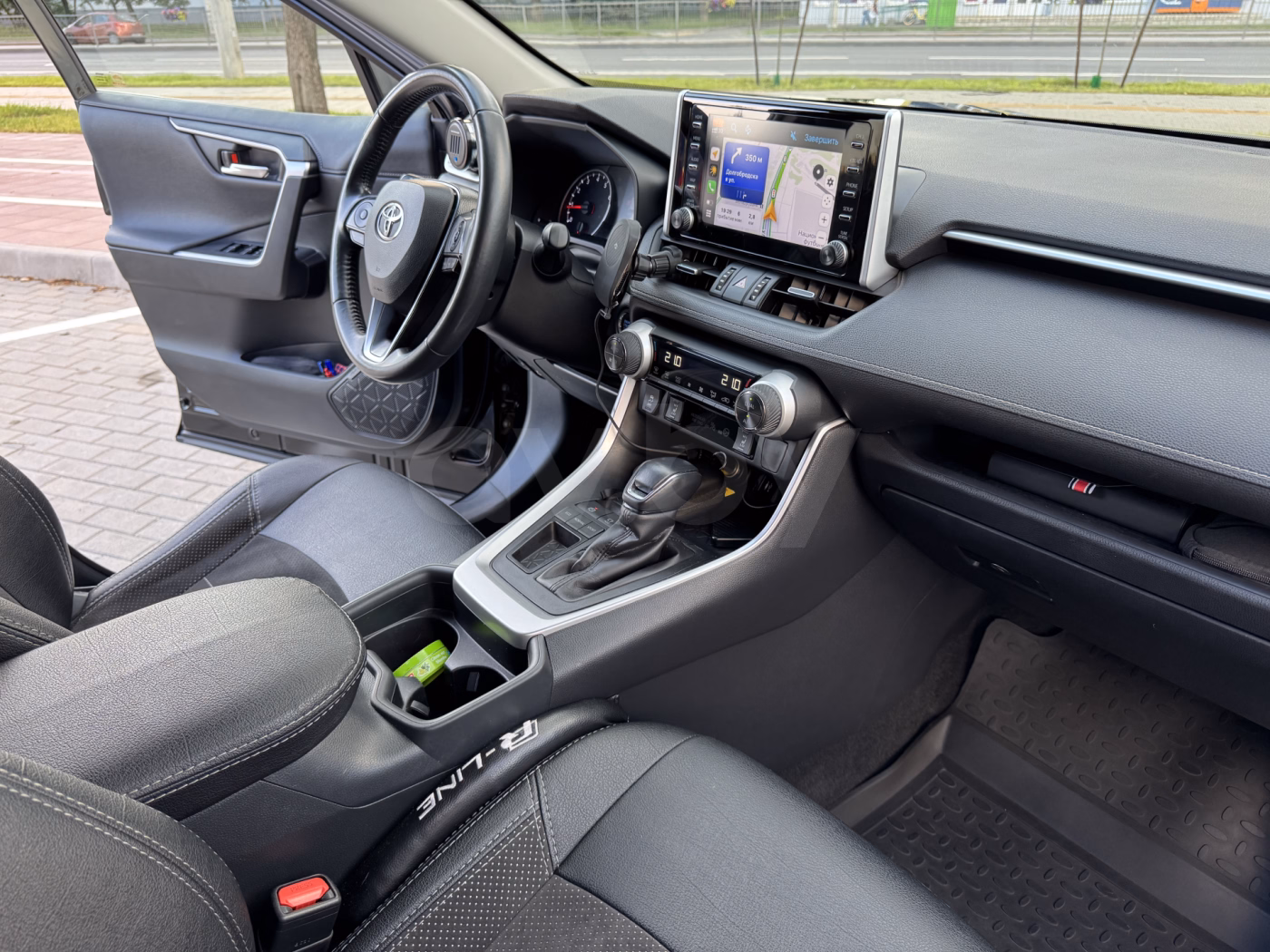 Toyota RAV4 фото 11