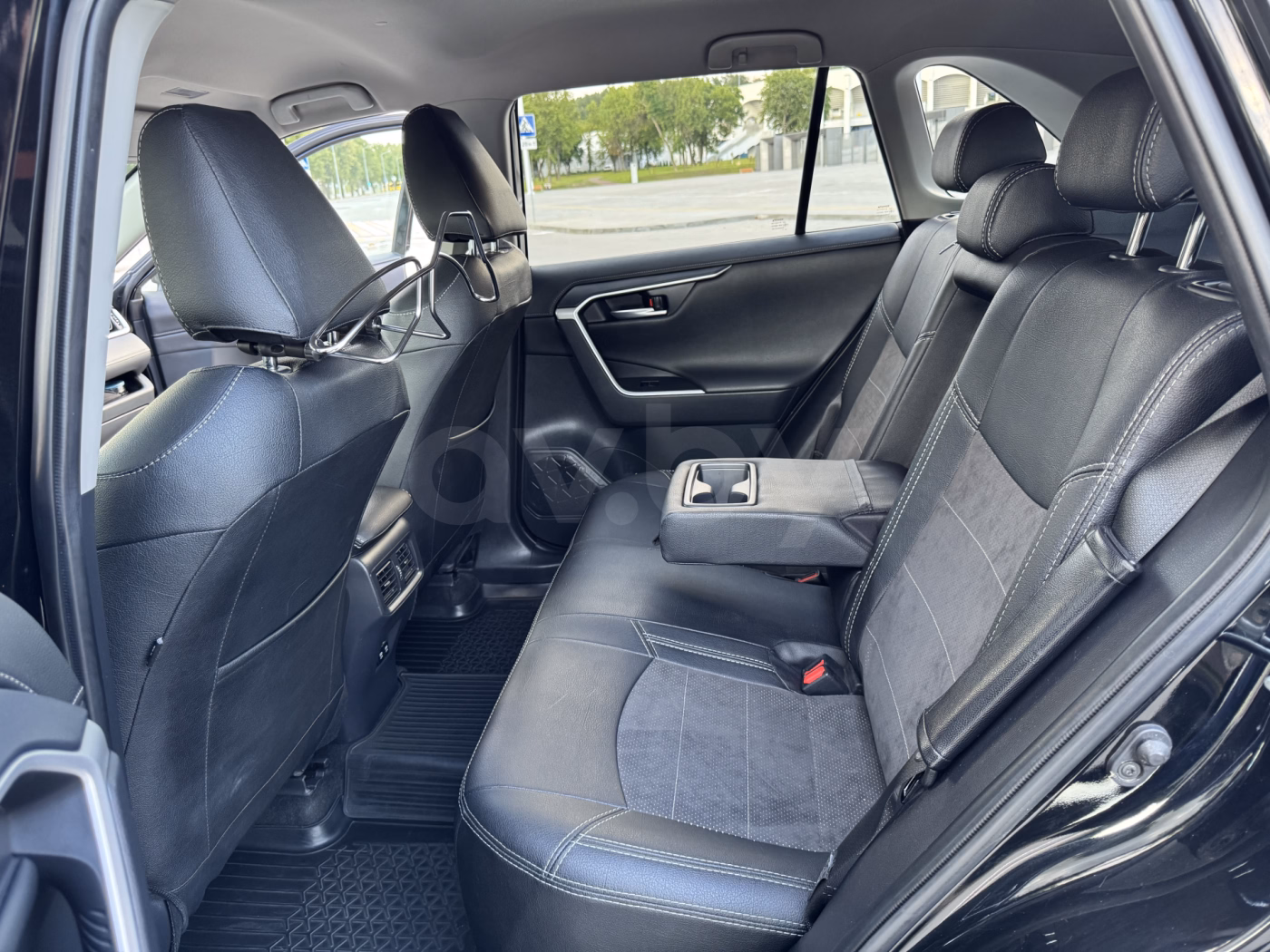 Toyota RAV4 фото 12