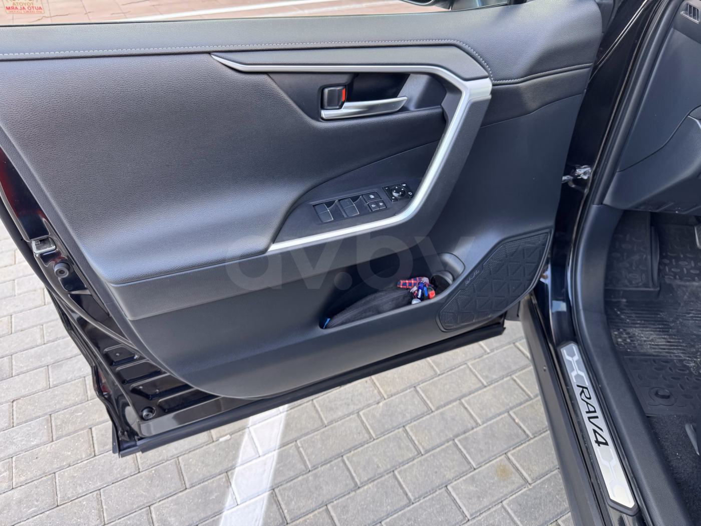 Toyota RAV4 фото 16