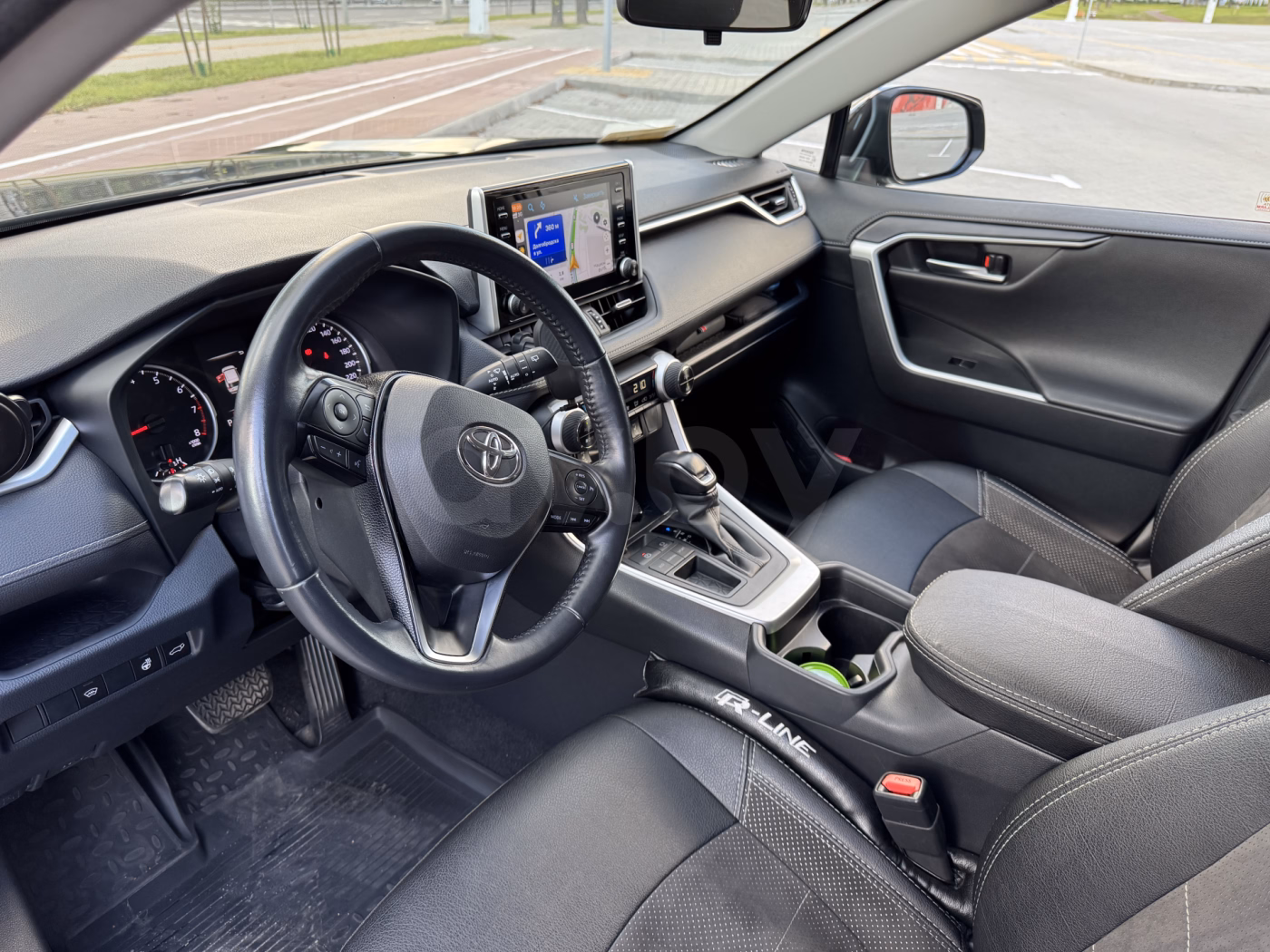 Toyota RAV4 фото 14