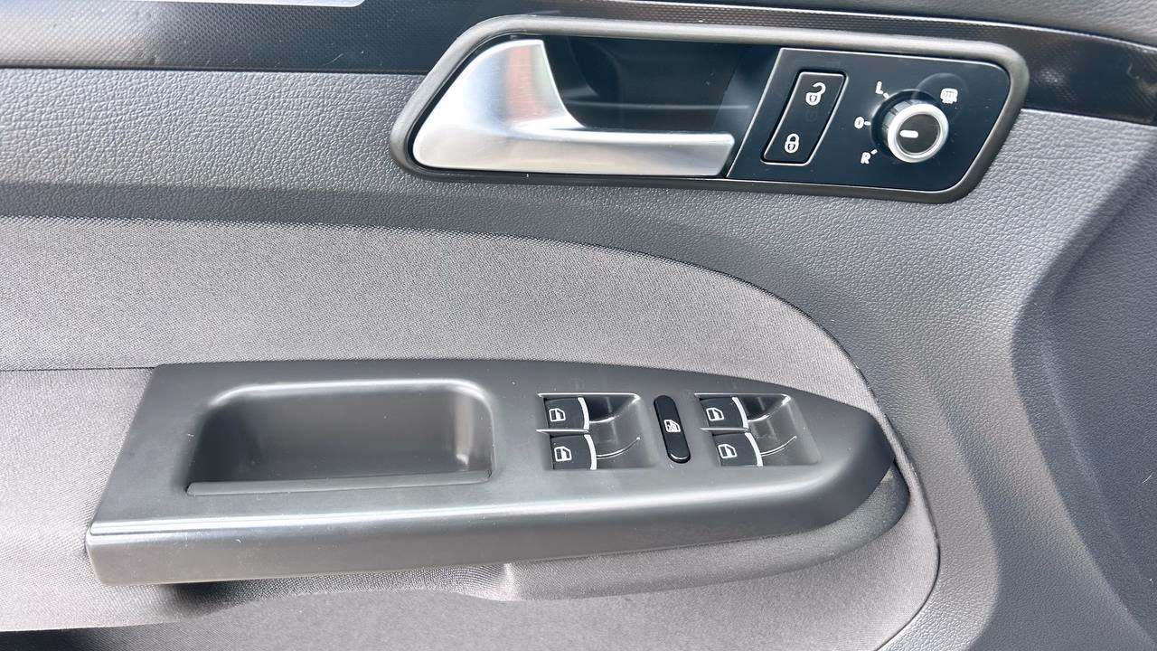 Volkswagen Touran фото 10