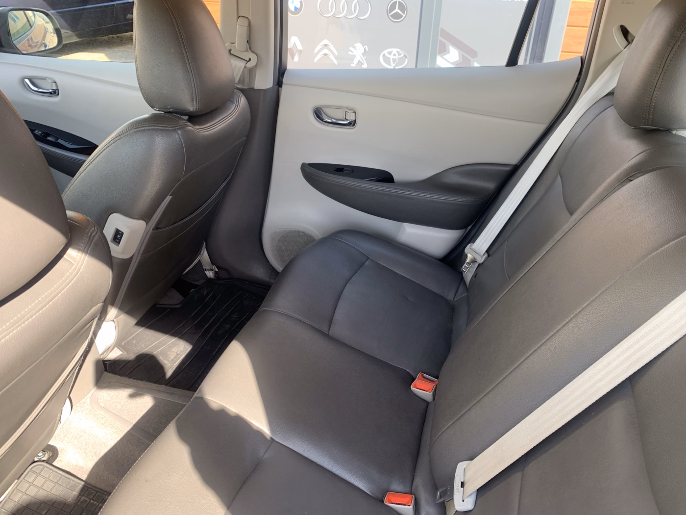 Nissan Leaf фото 13