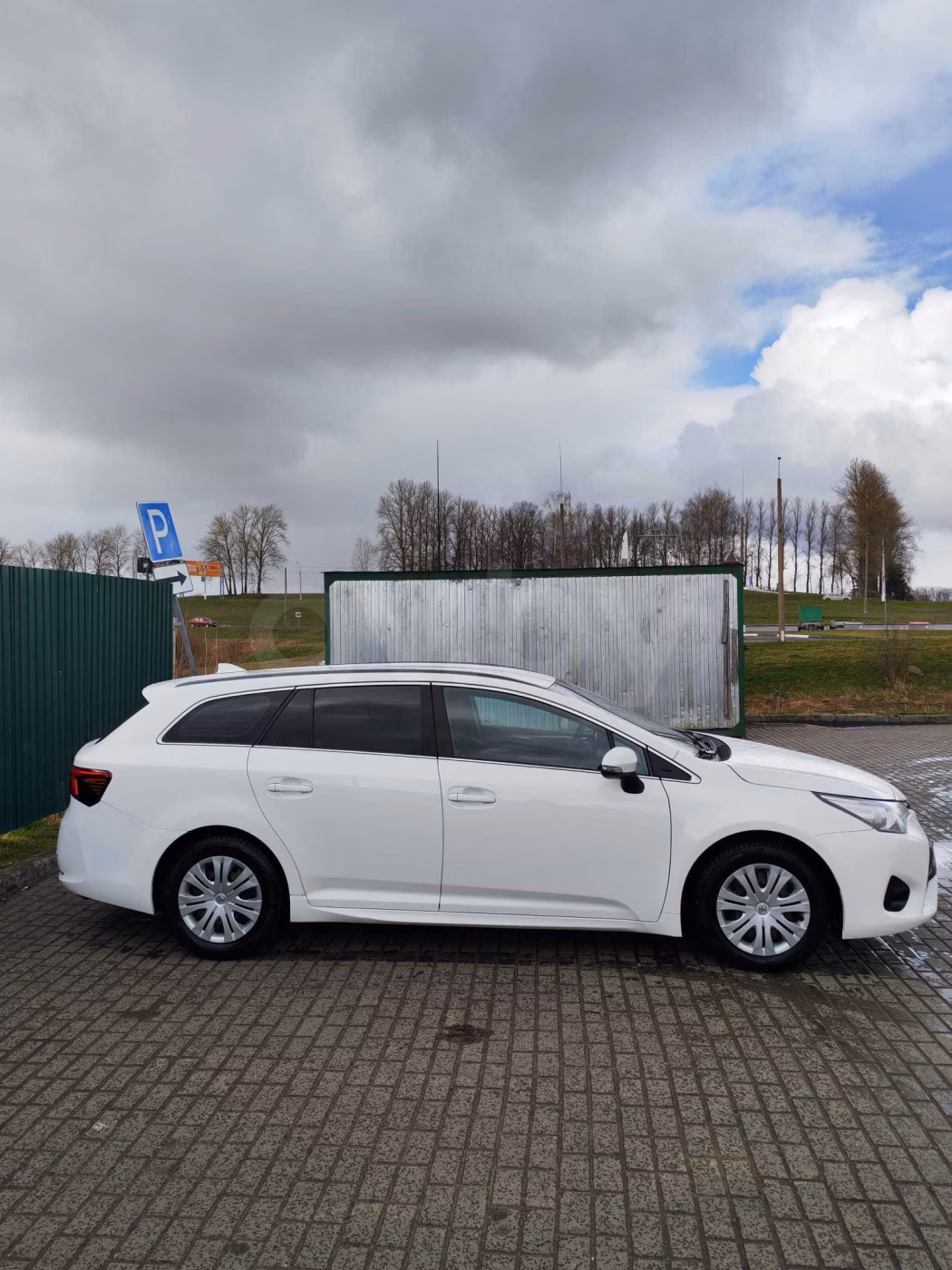 Toyota Avensis фото 4