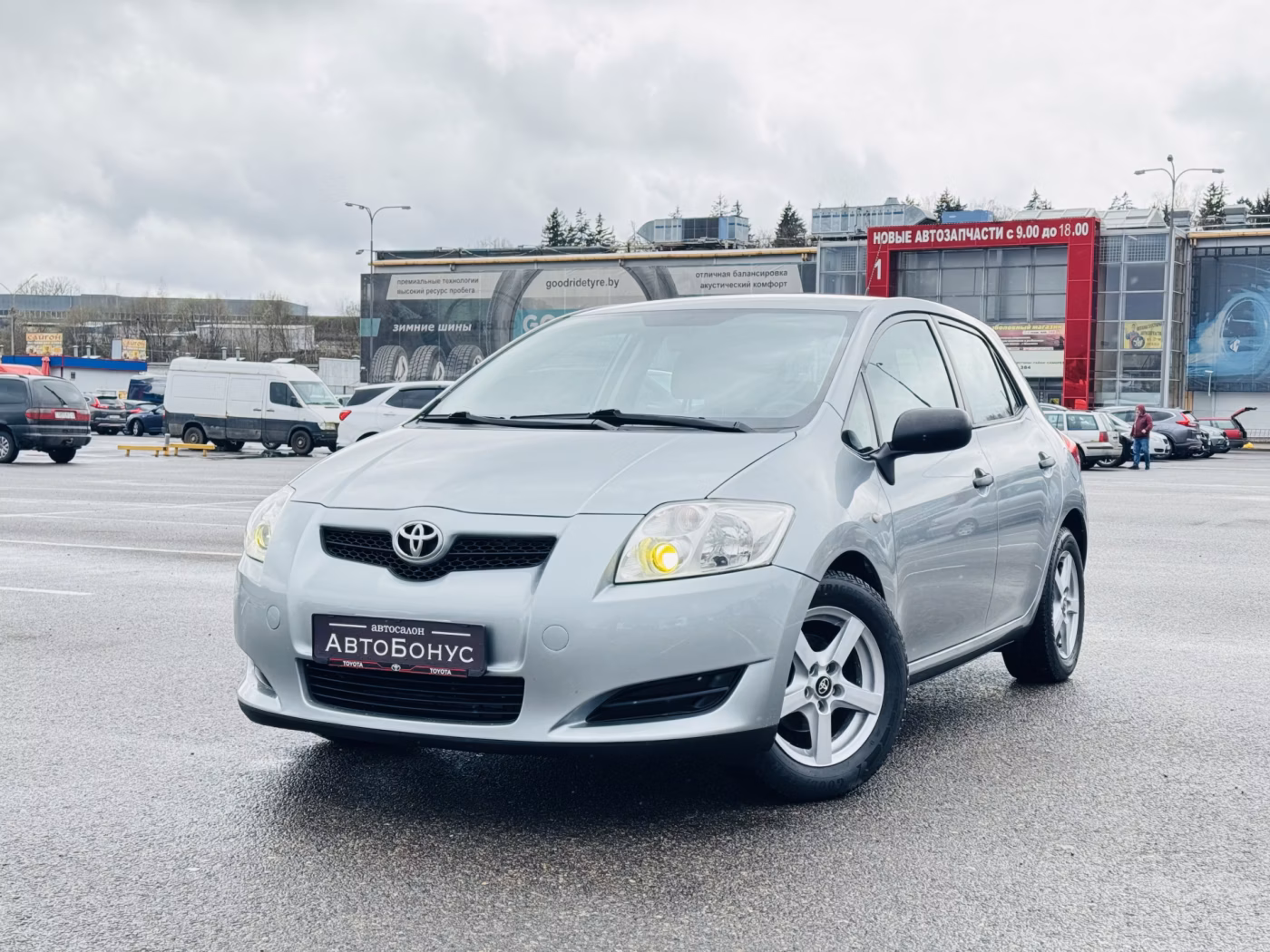 Toyota Auris фото 2