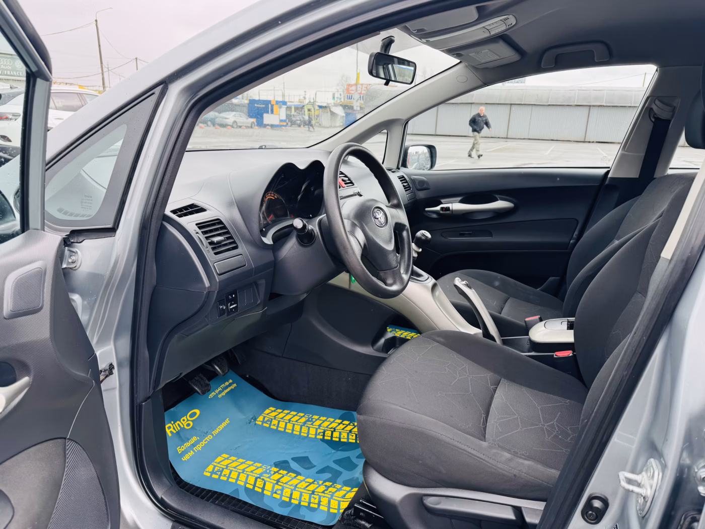 Toyota Auris фото 5