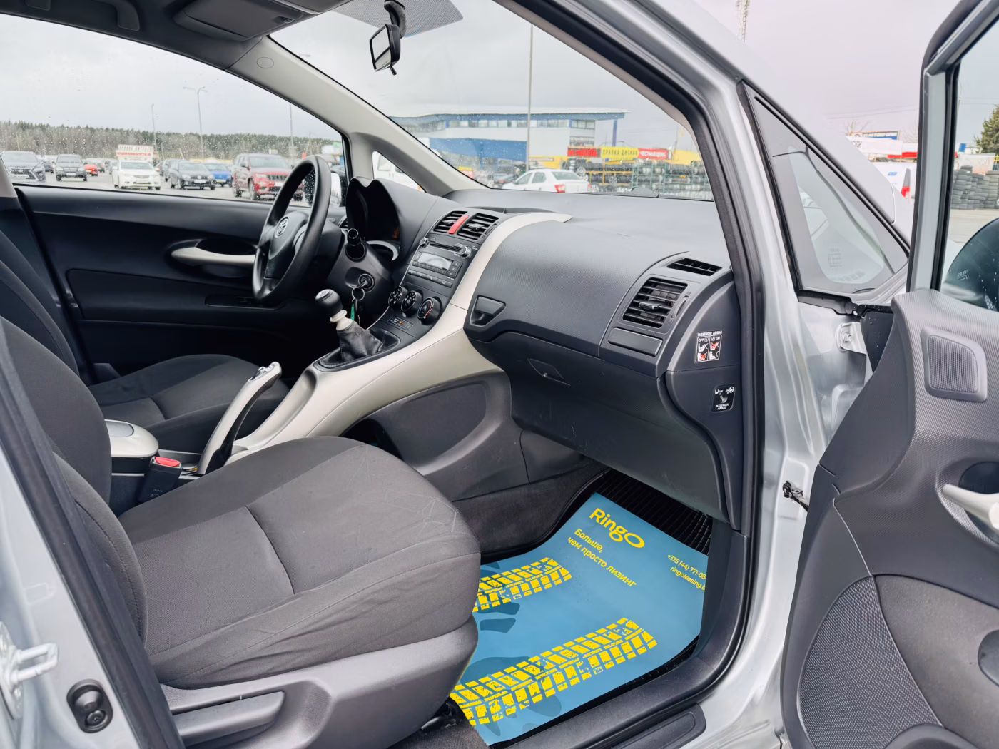 Toyota Auris фото 9