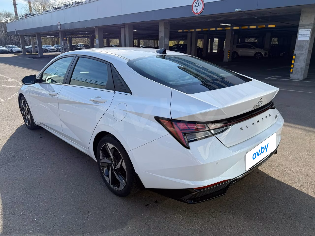 Hyundai Elantra фото 2