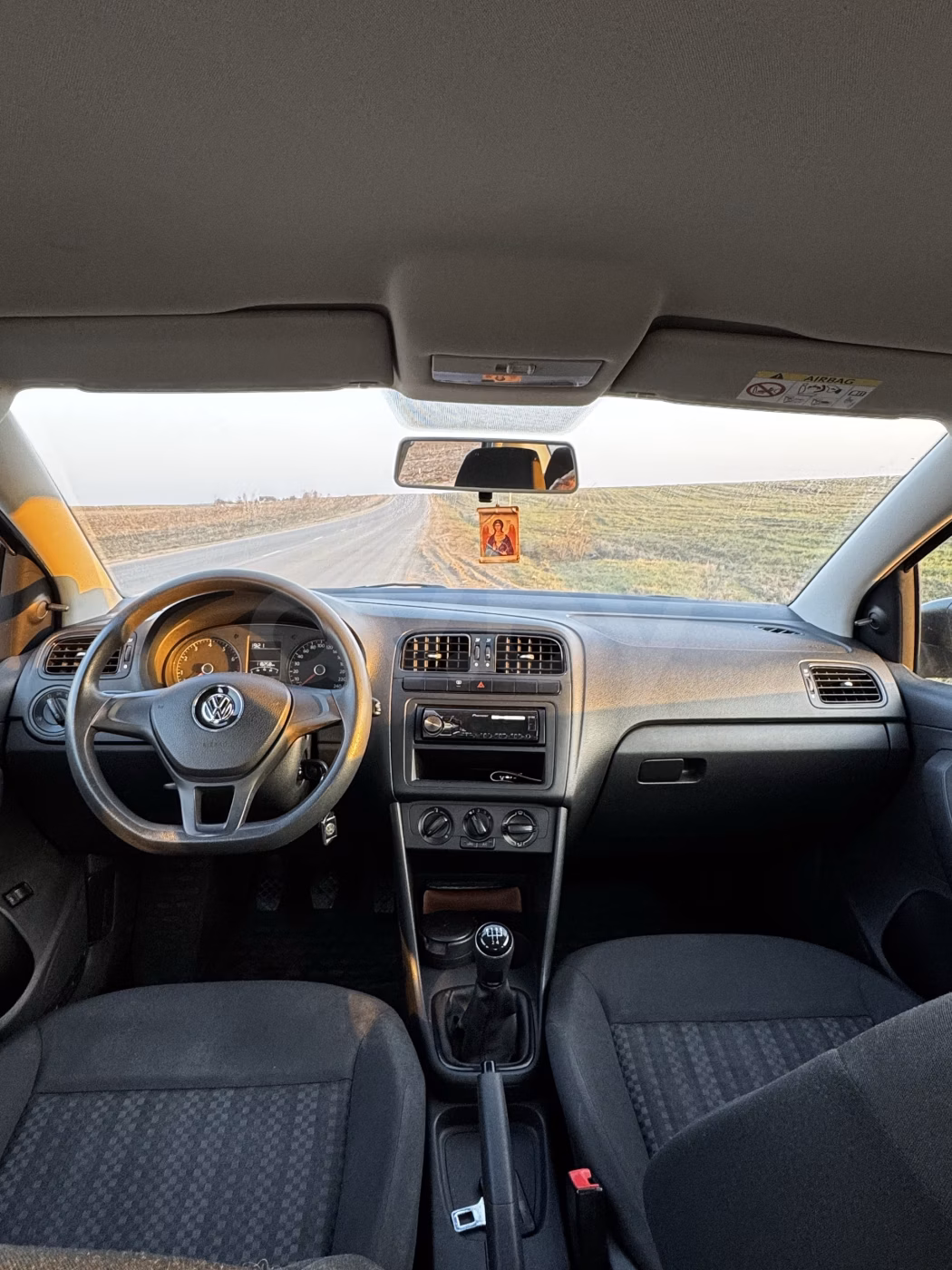 Volkswagen Polo Sedan фото 9