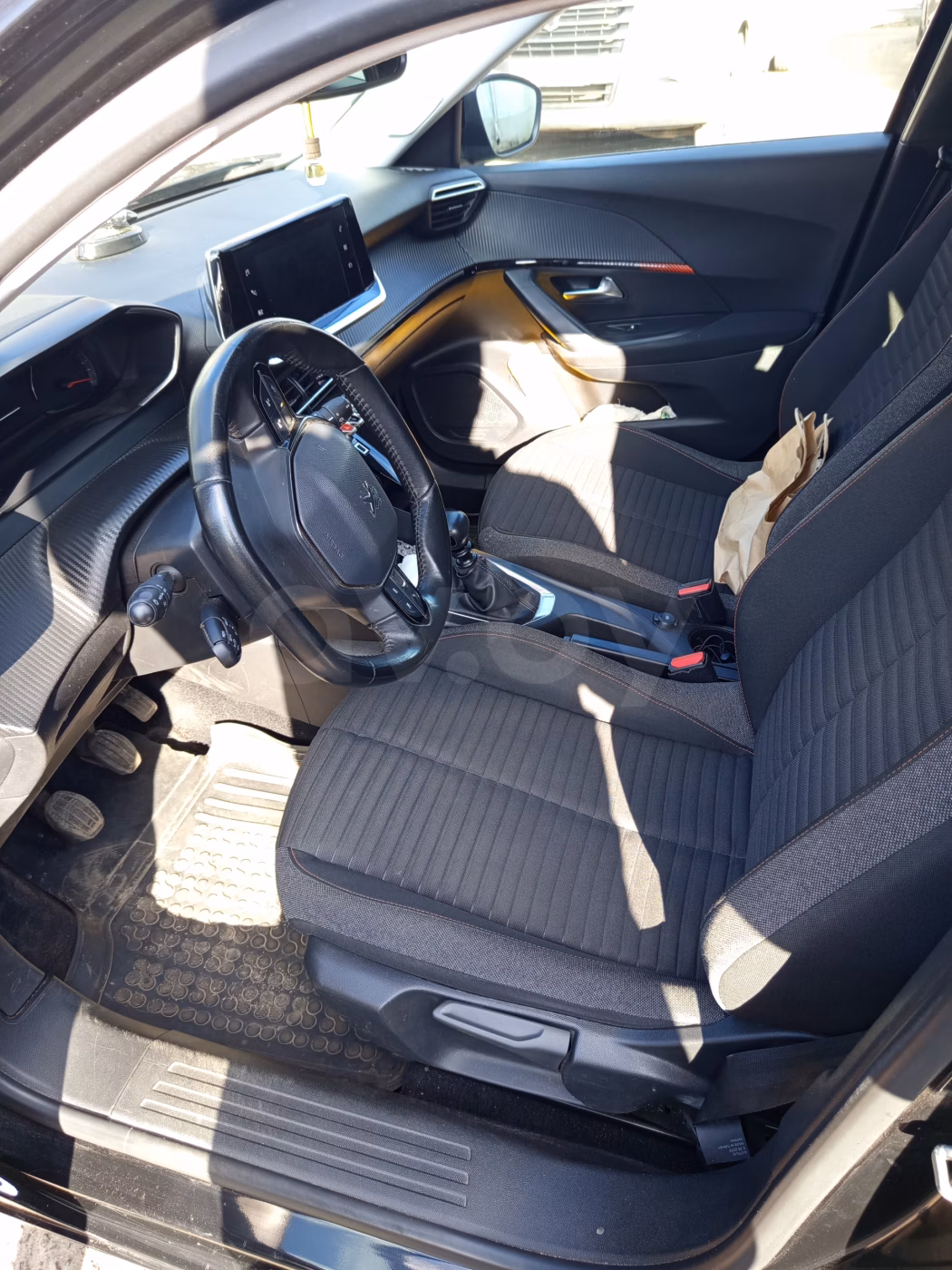 Peugeot 2008 фото 10