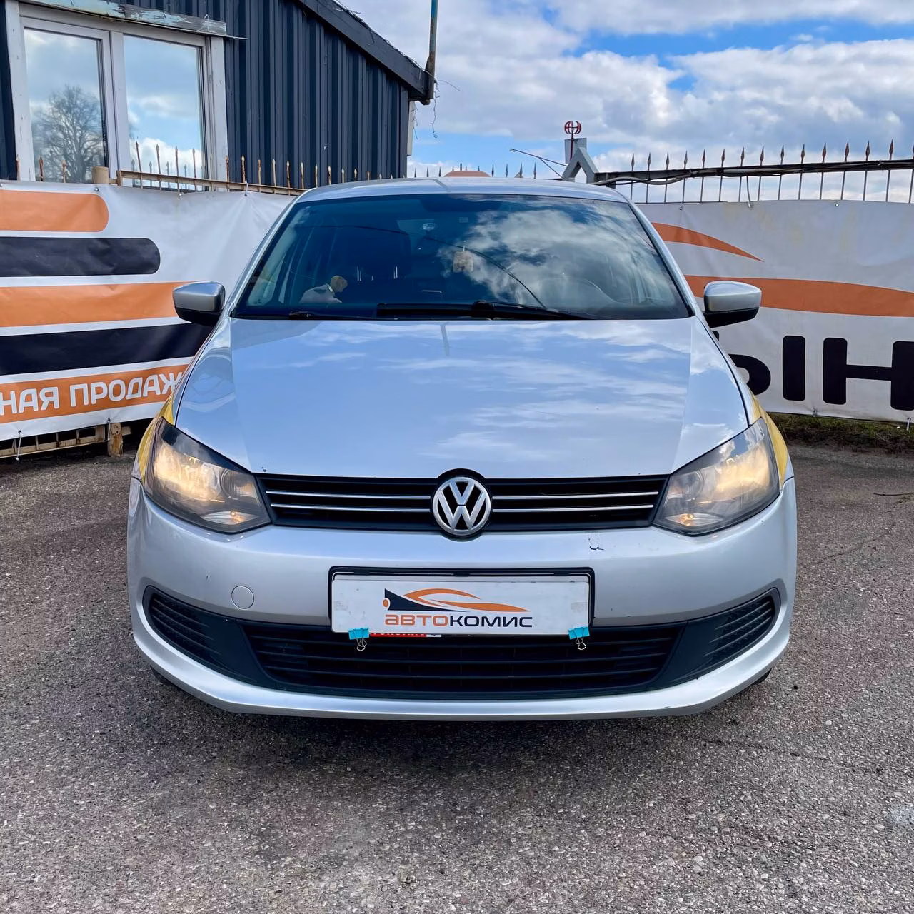 Volkswagen Polo Sedan фото 2