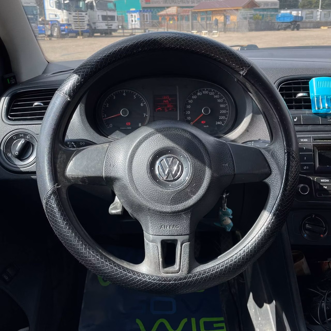 Volkswagen Polo Sedan фото 13