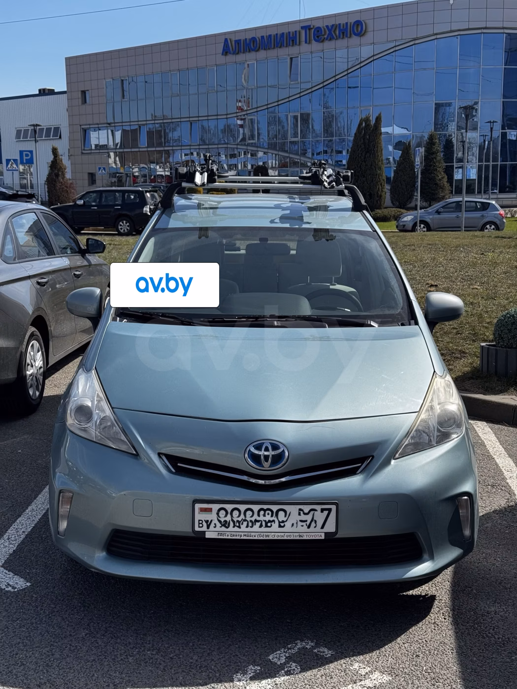 Toyota Prius V(+) фото 2