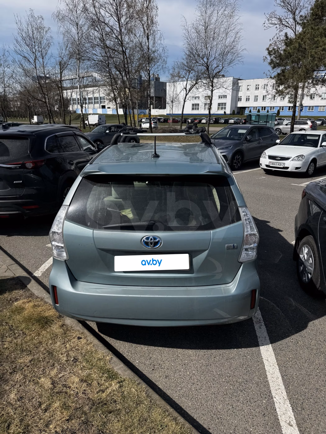 Toyota Prius V(+) фото 3