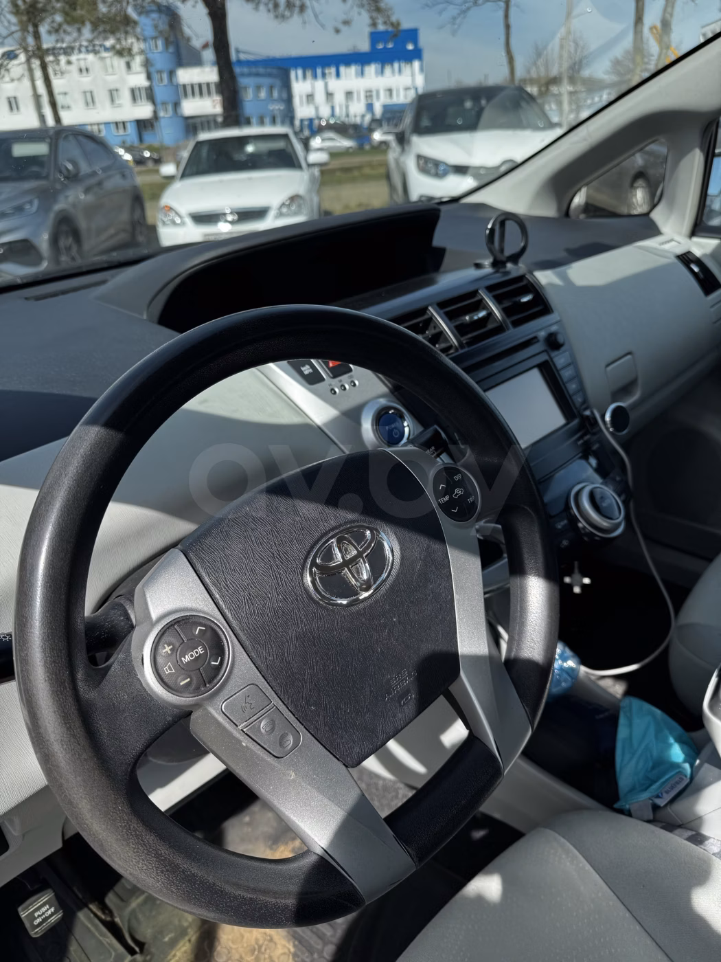 Toyota Prius V(+) фото 5