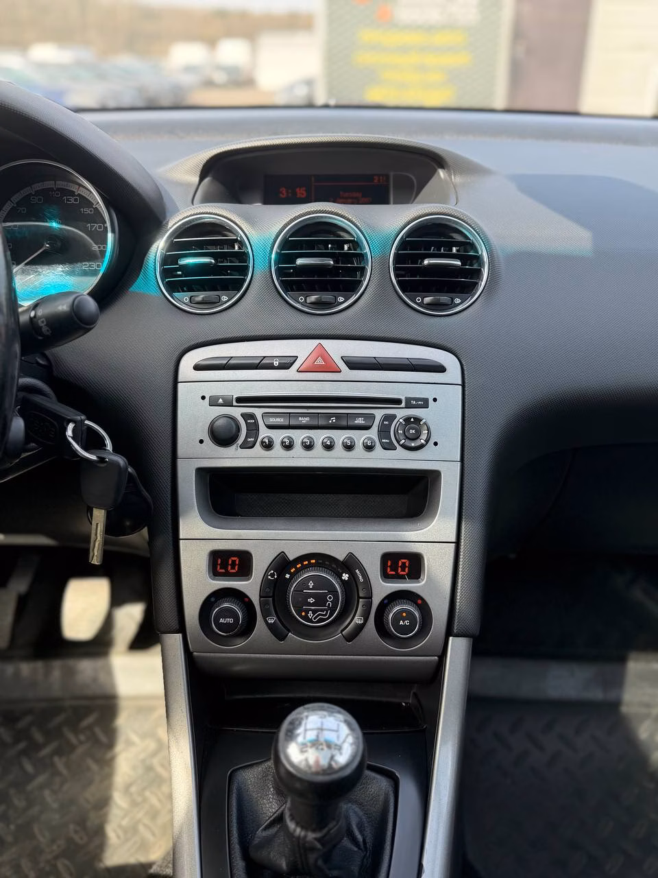 Peugeot 308 фото 17