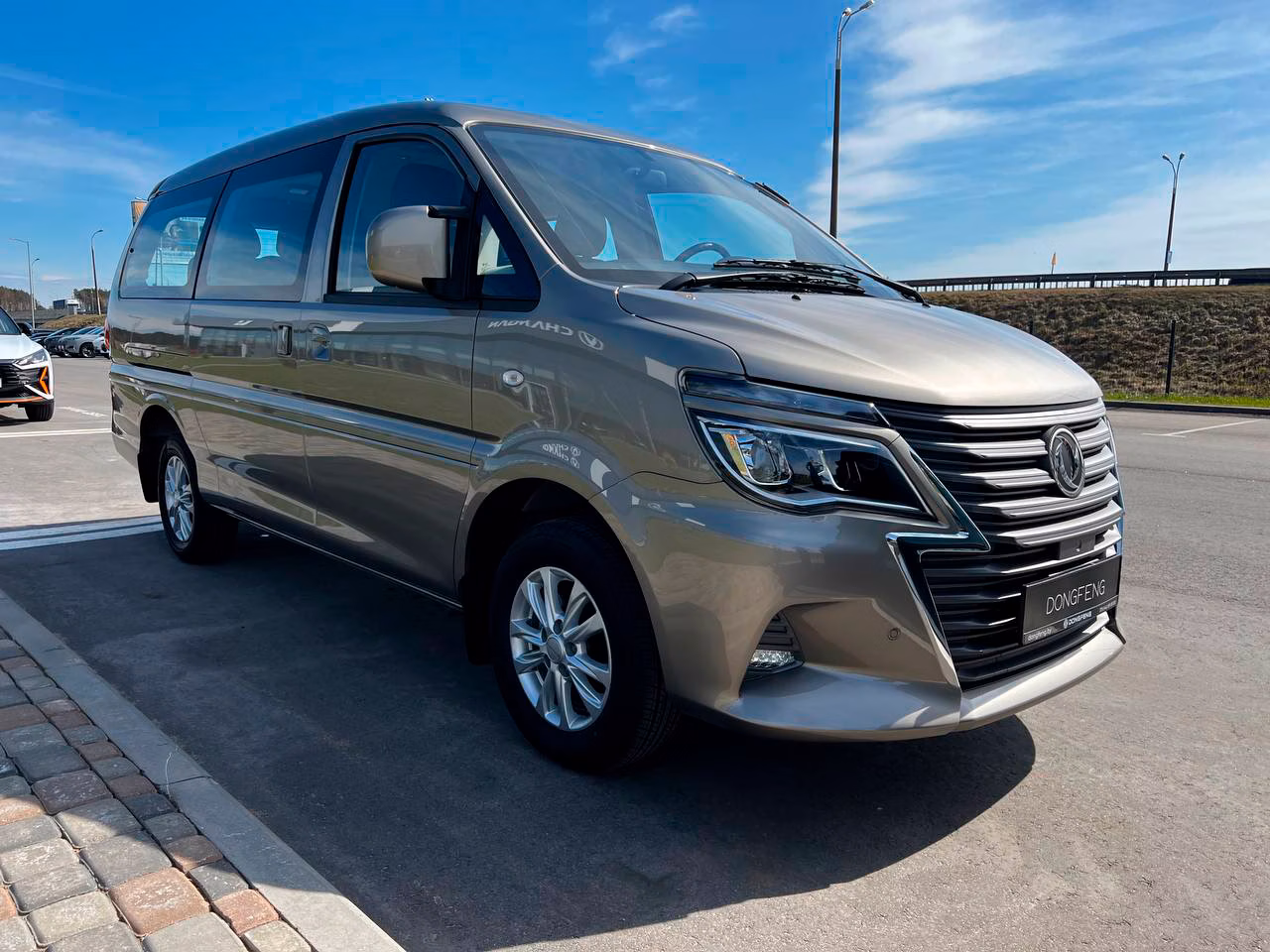 Dongfeng Forthing M5 фото 2