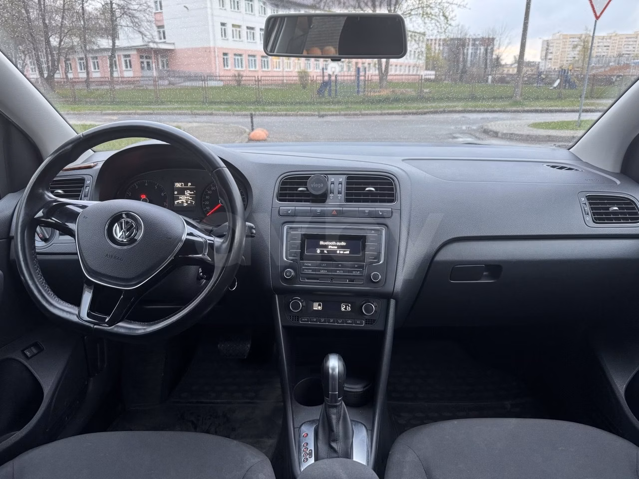 Volkswagen Polo Sedan фото 12