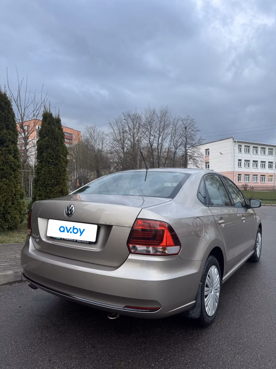 Volkswagen Polo Sedan фото 2