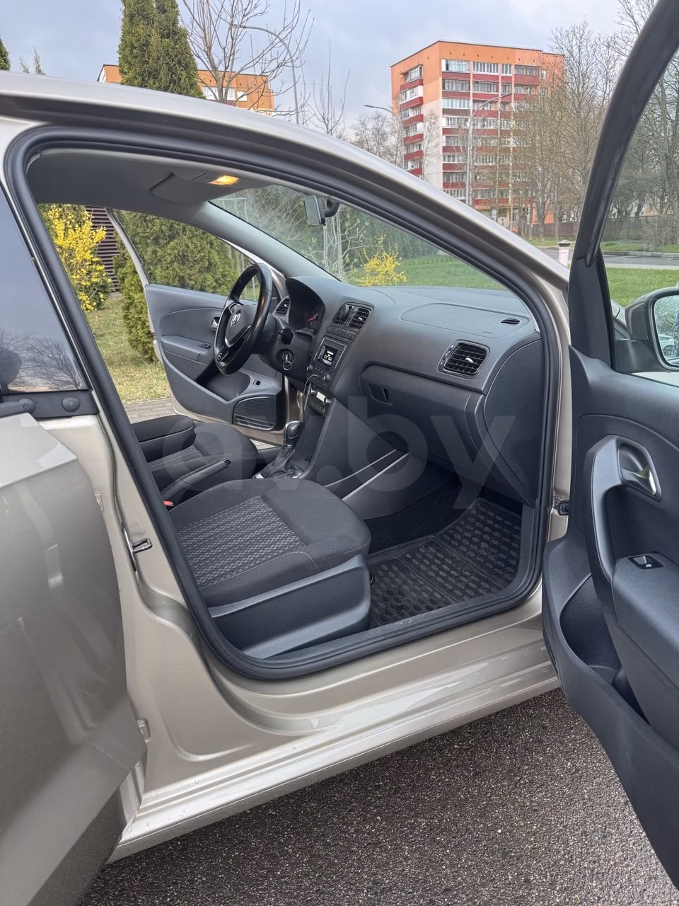 Volkswagen Polo Sedan фото 8
