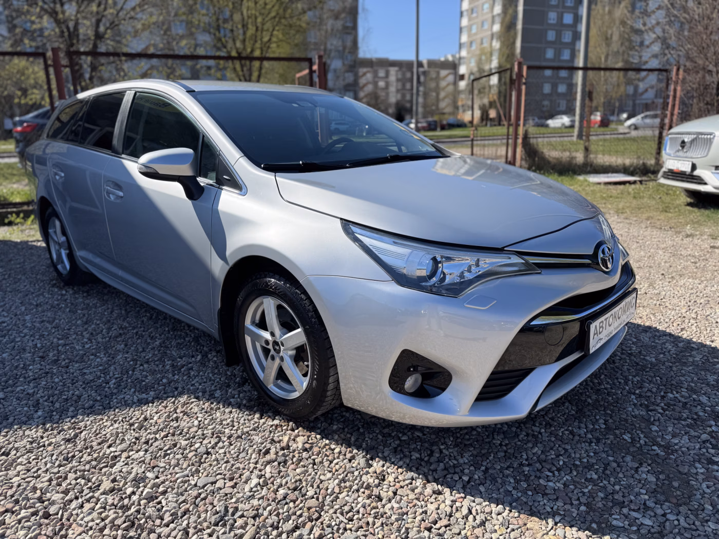 Toyota Avensis фото 7