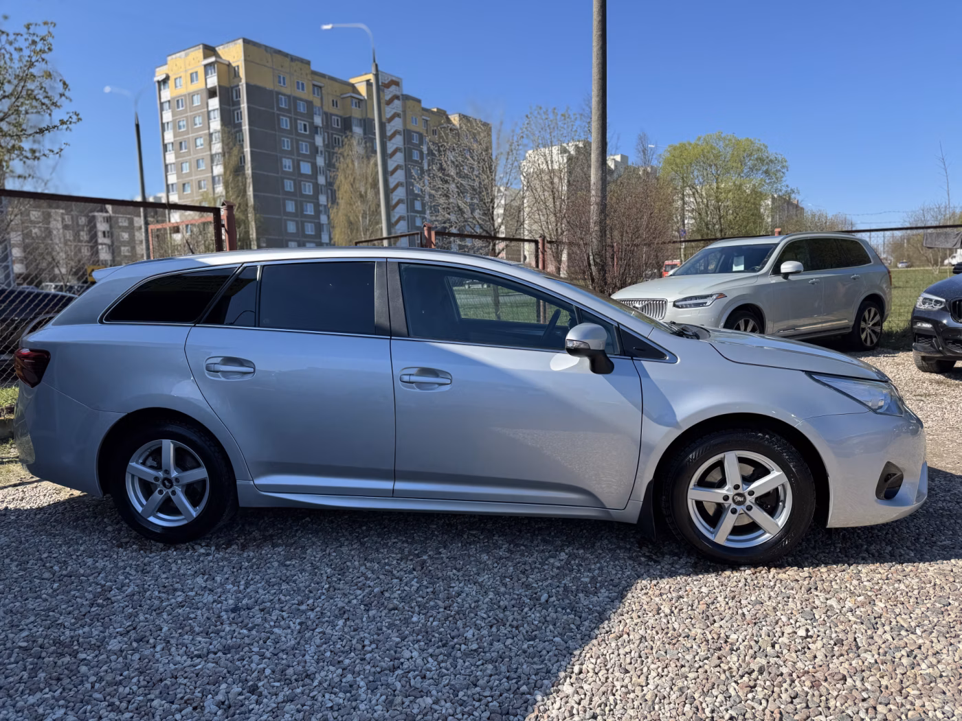 Toyota Avensis фото 6