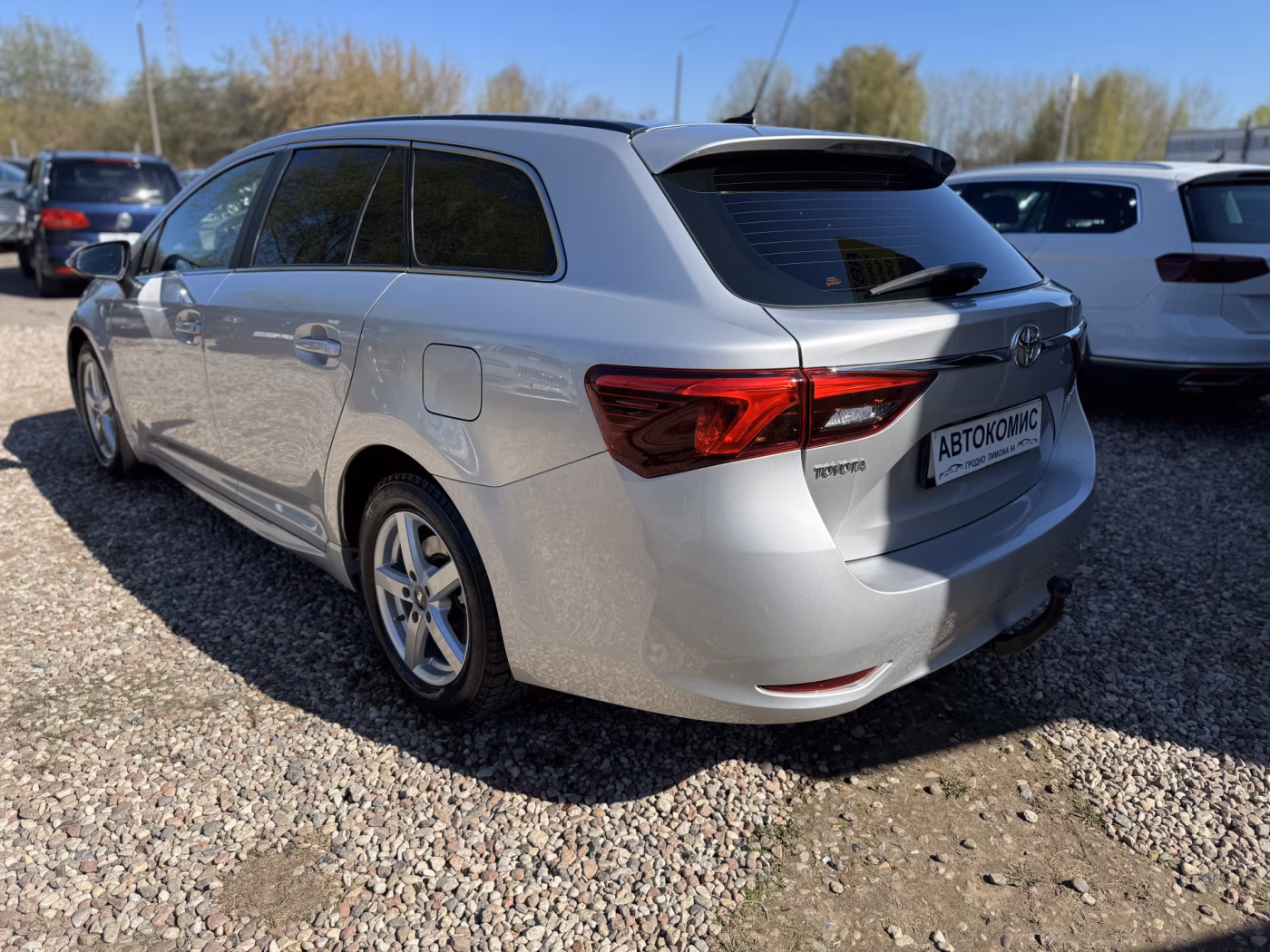Toyota Avensis фото 3