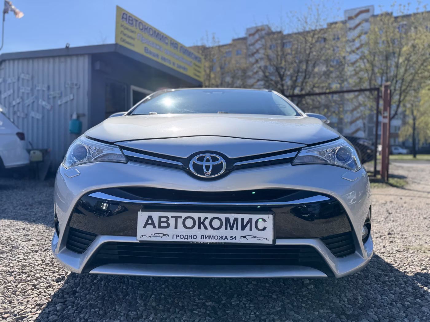 Toyota Avensis фото 8