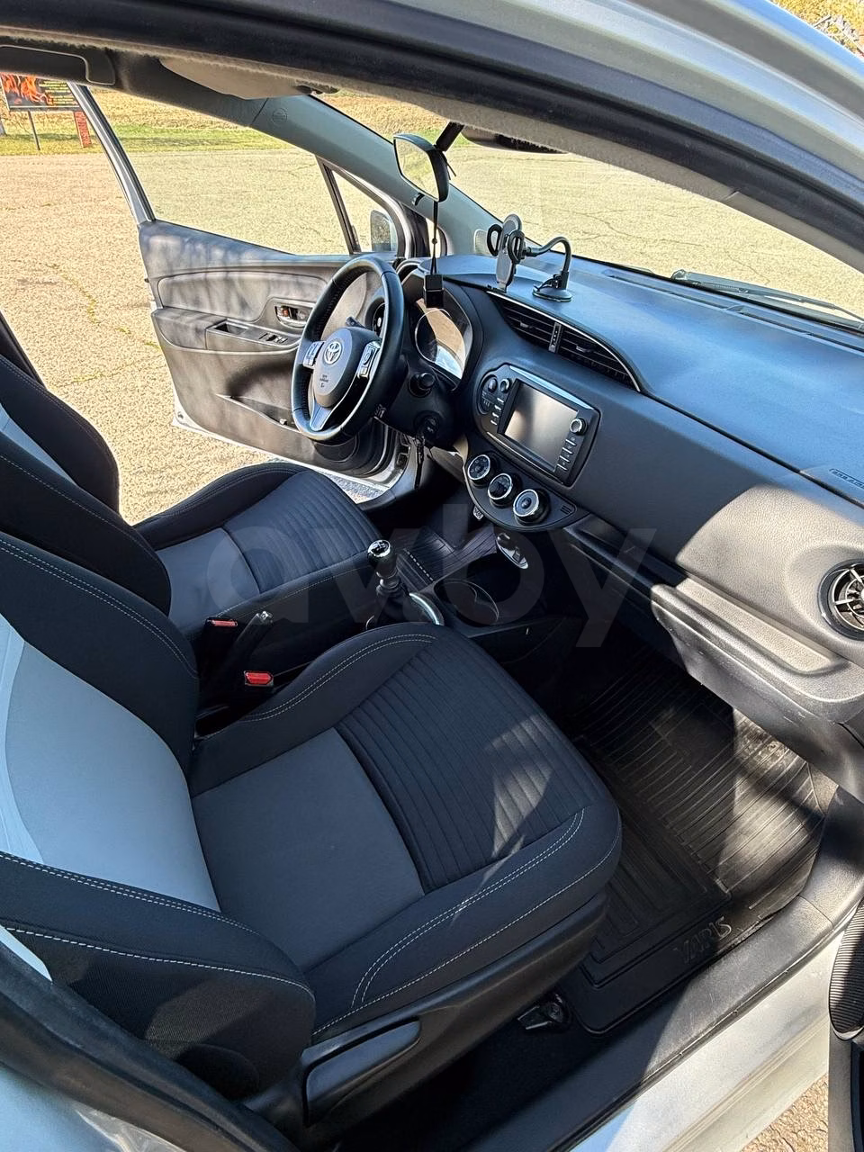 Toyota Yaris фото 9
