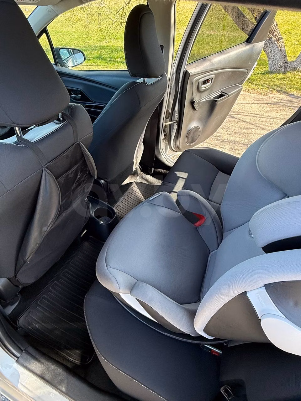 Toyota Yaris фото 10