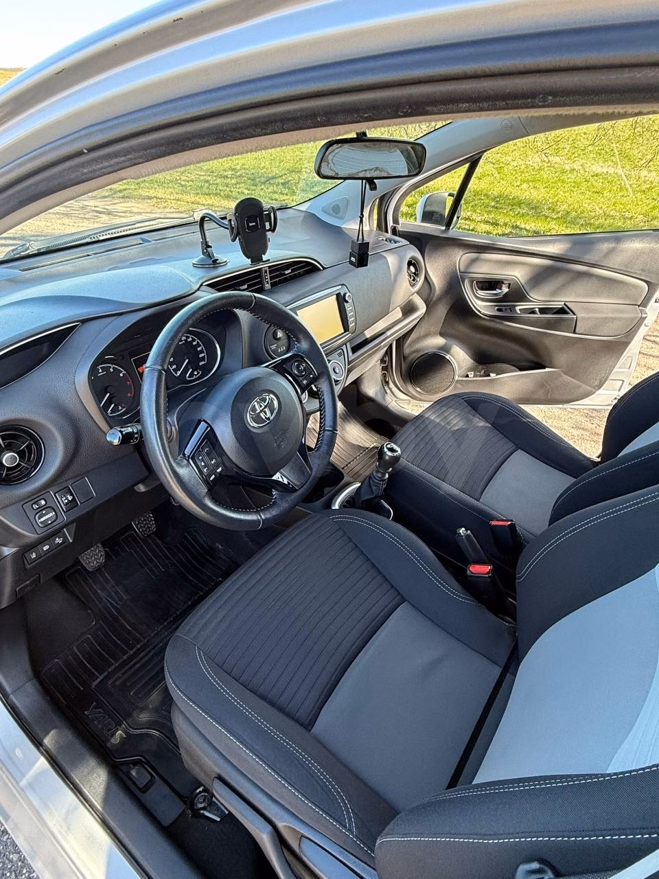 Toyota Yaris фото 11