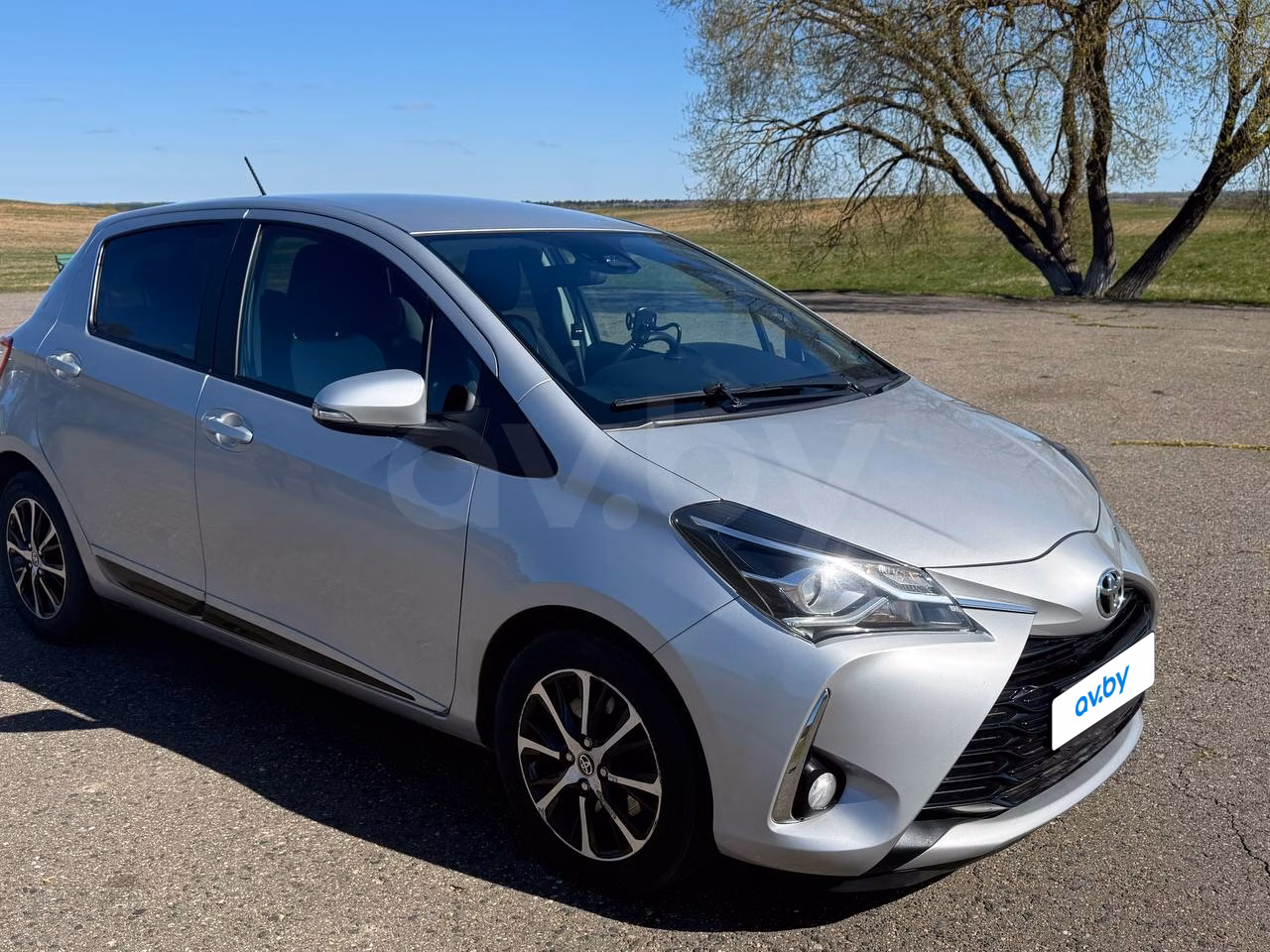 Toyota Yaris фото 3