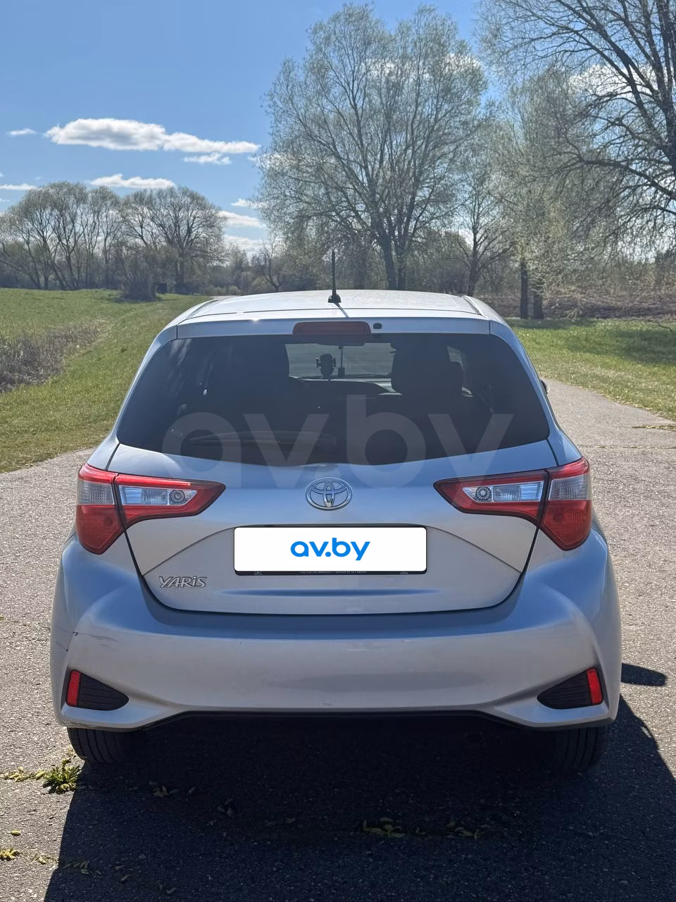 Toyota Yaris фото 8