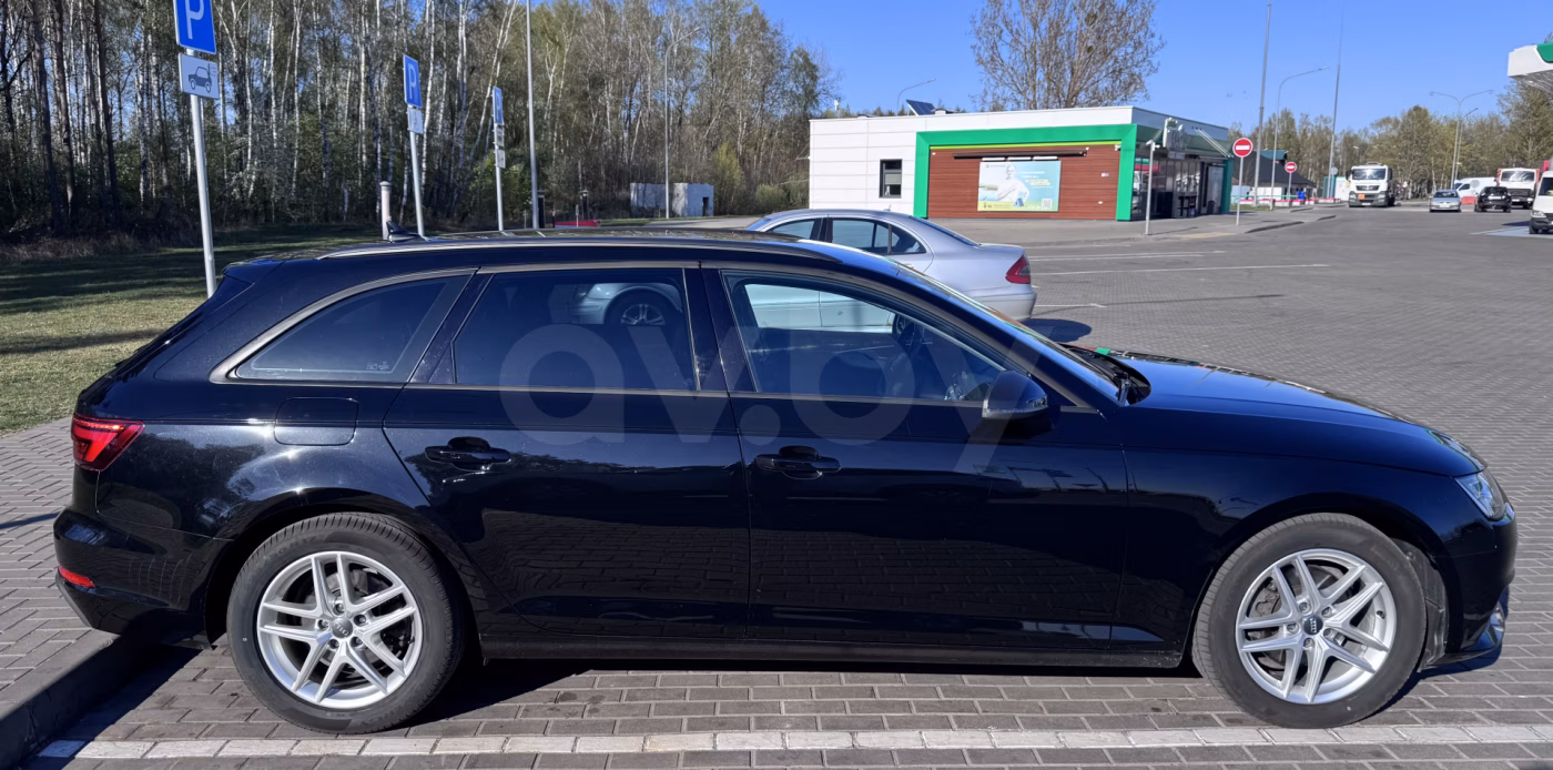Audi A4 фото 4