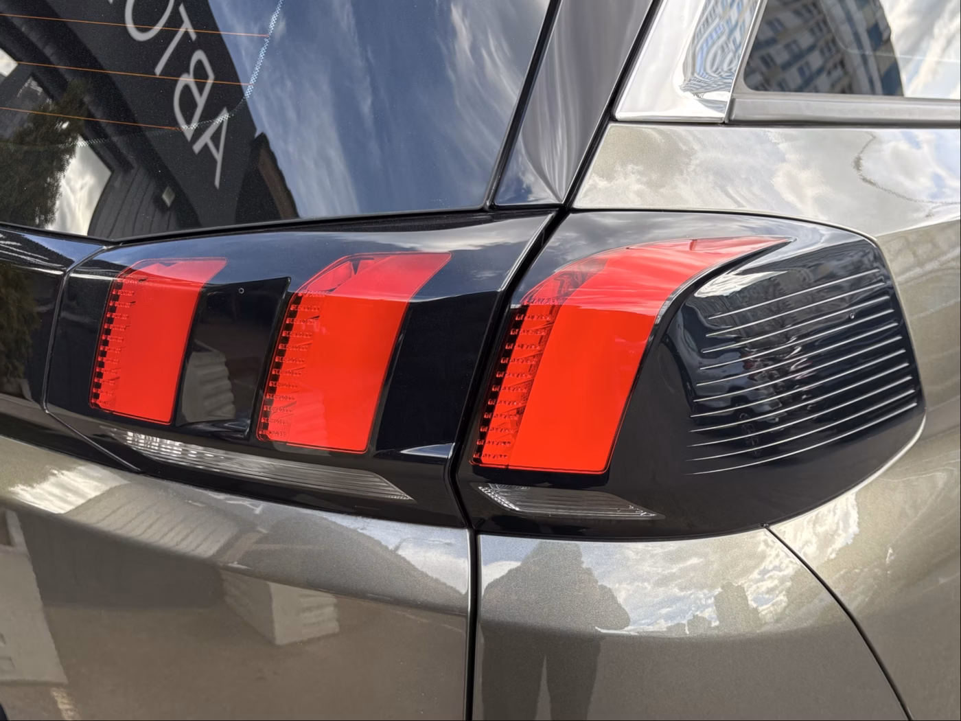Peugeot 5008 фото 11