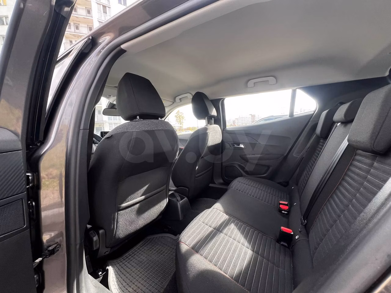 Peugeot 2008 фото 7