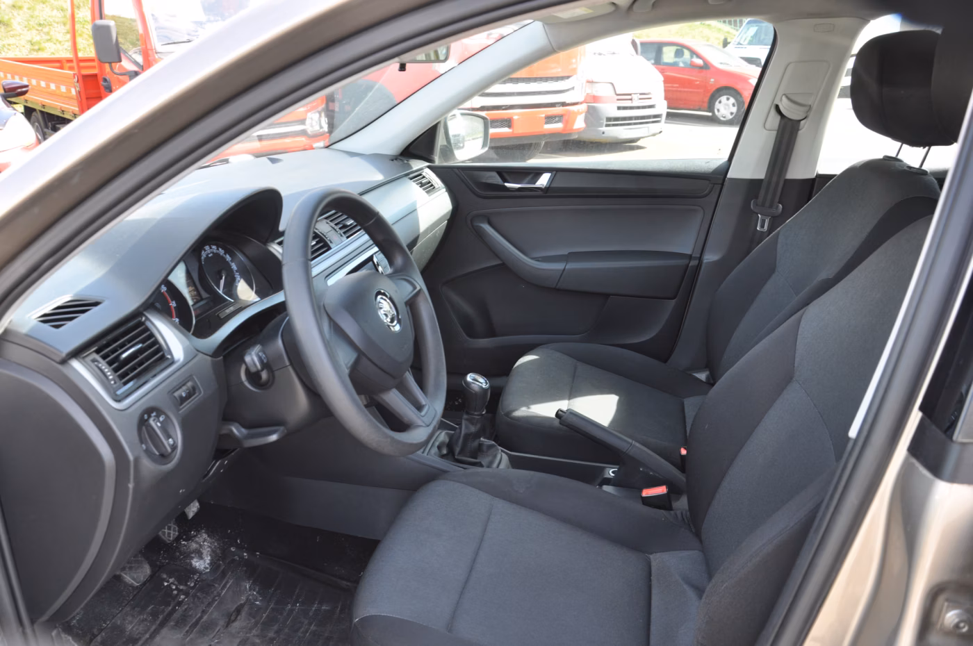 Skoda Rapid фото 10