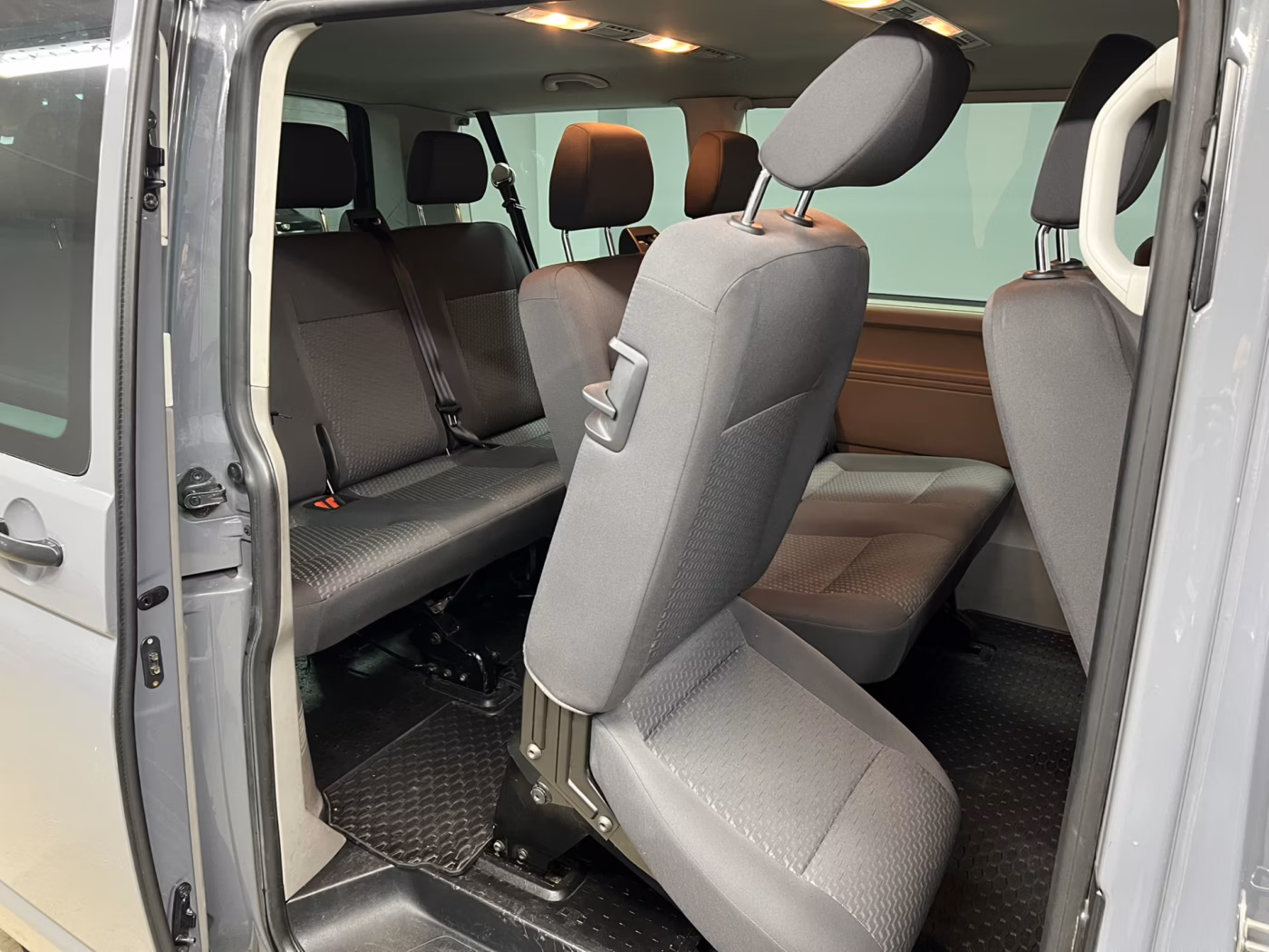 Volkswagen Caravelle фото 11
