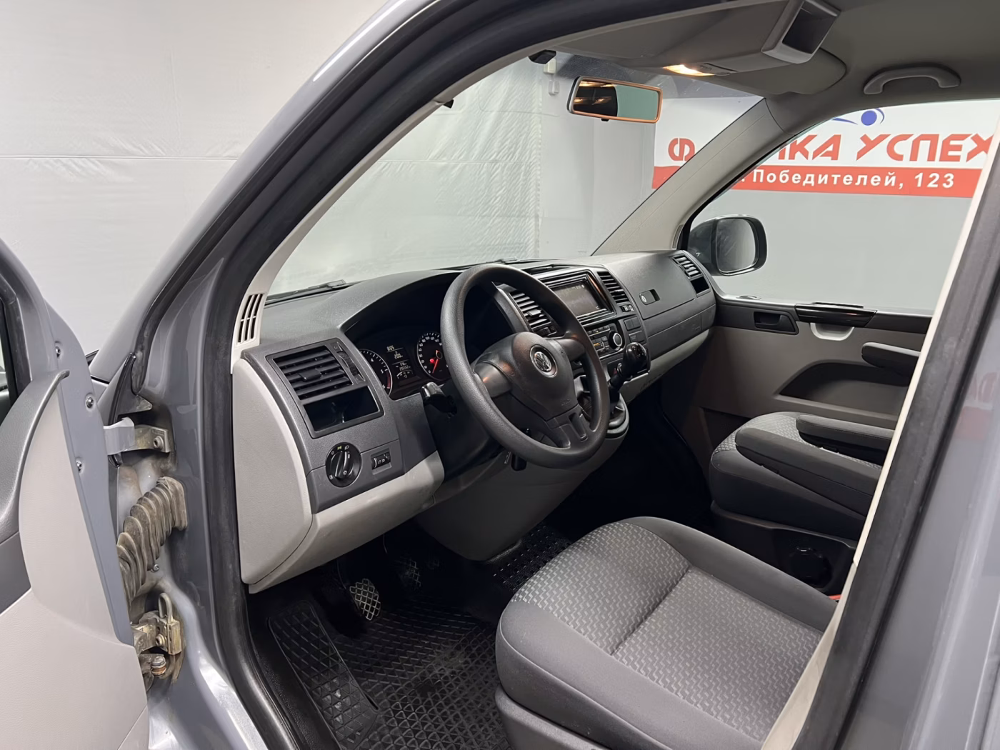 Volkswagen Caravelle фото 8