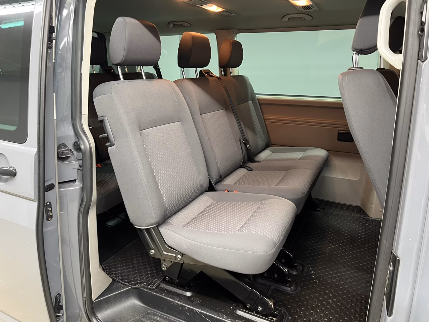 Volkswagen Caravelle фото 10