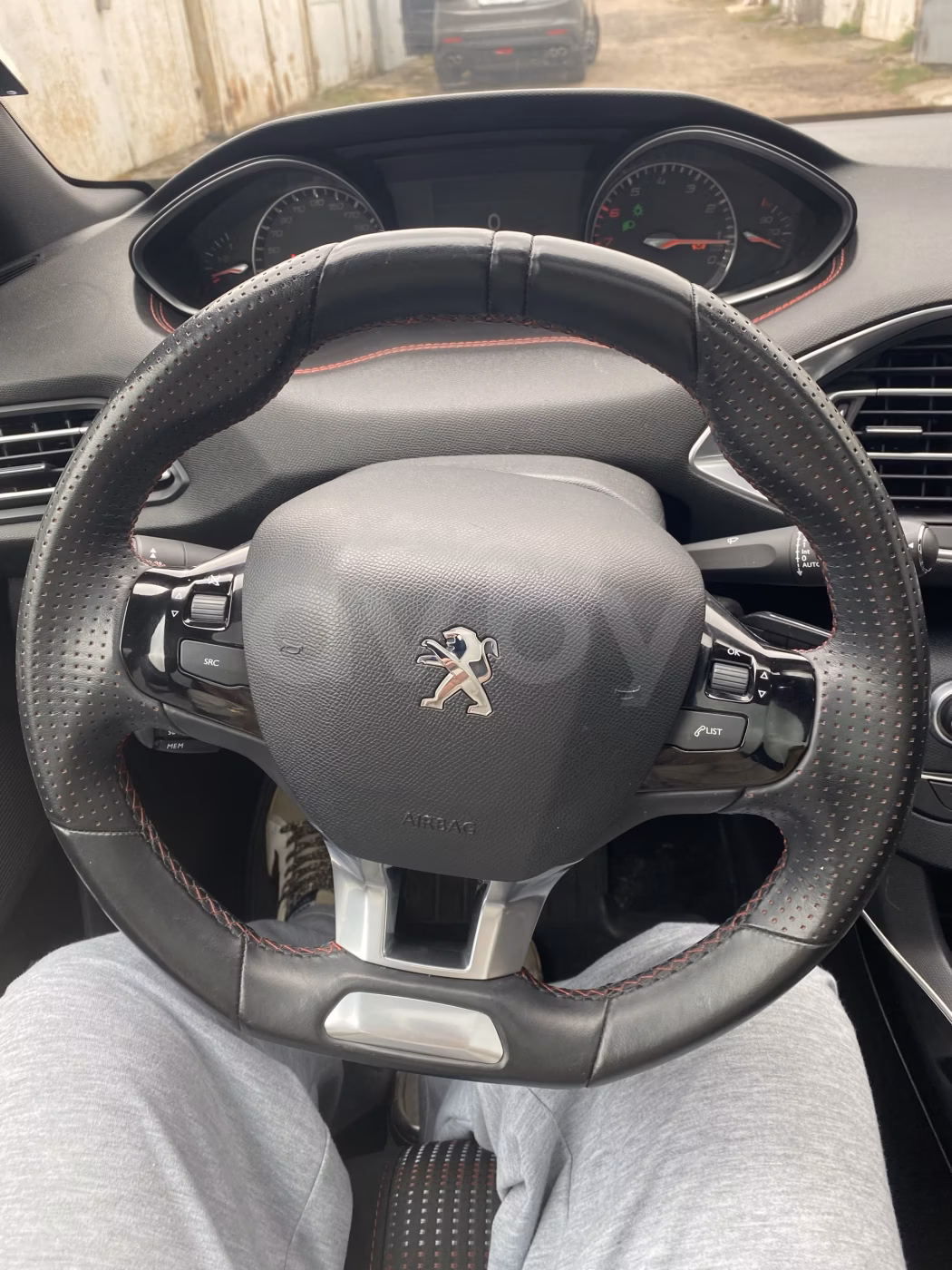 Peugeot 308 фото 10