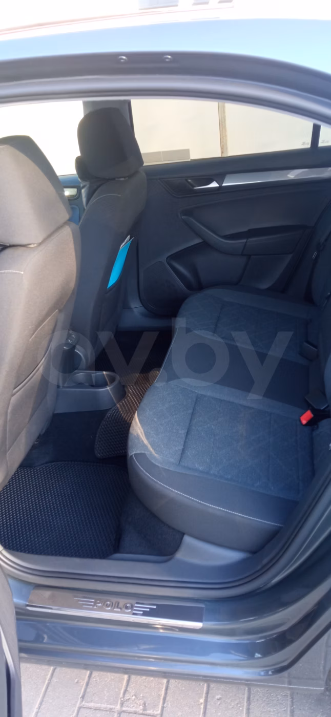 Volkswagen Polo Sedan фото 2