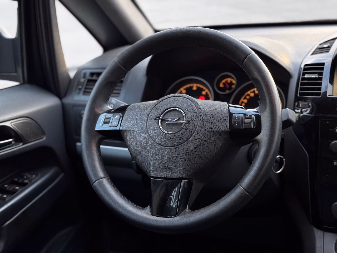 Opel Zafira фото 10