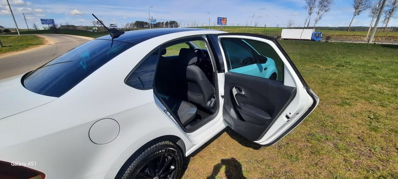 Volkswagen Polo Sedan фото 23