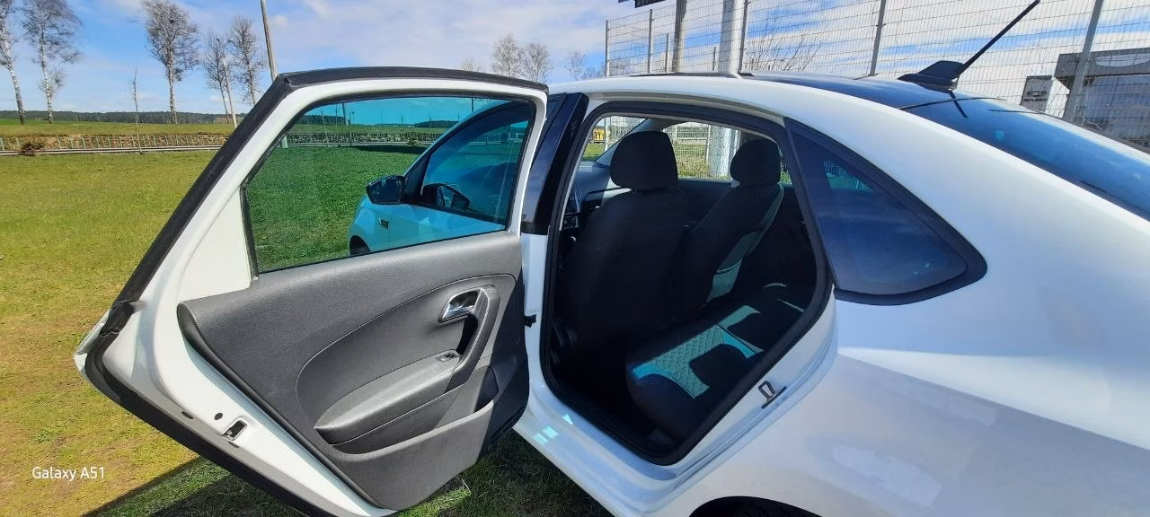 Volkswagen Polo Sedan фото 24