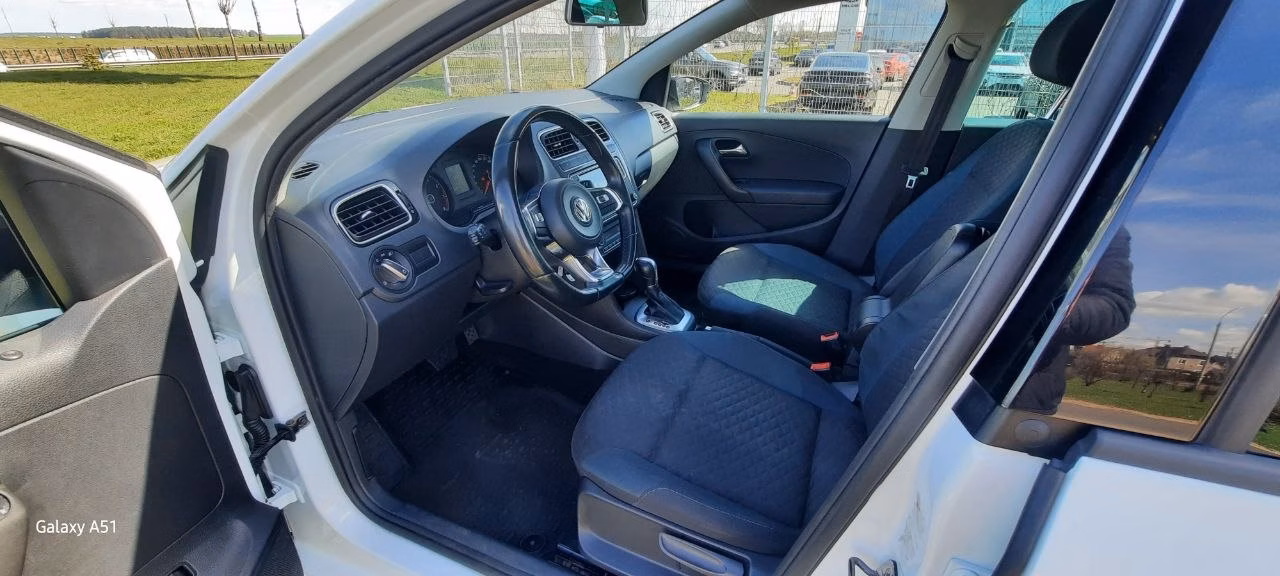 Volkswagen Polo Sedan фото 7