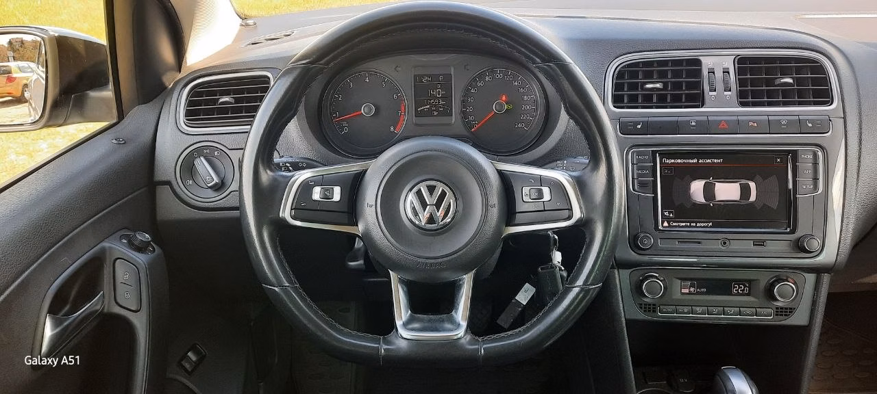 Volkswagen Polo Sedan фото 14